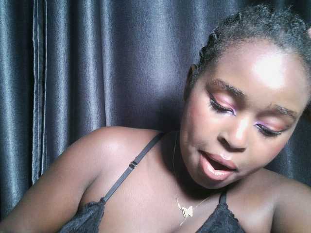 Spiceynelly live webcam show