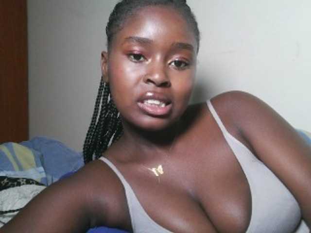 Spiceynelly live cam on BongaCams