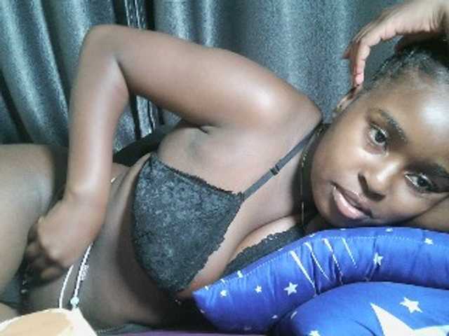 Spiceynelly live cam on BongaCams