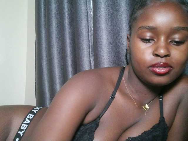 Spiceynelly live webcam show