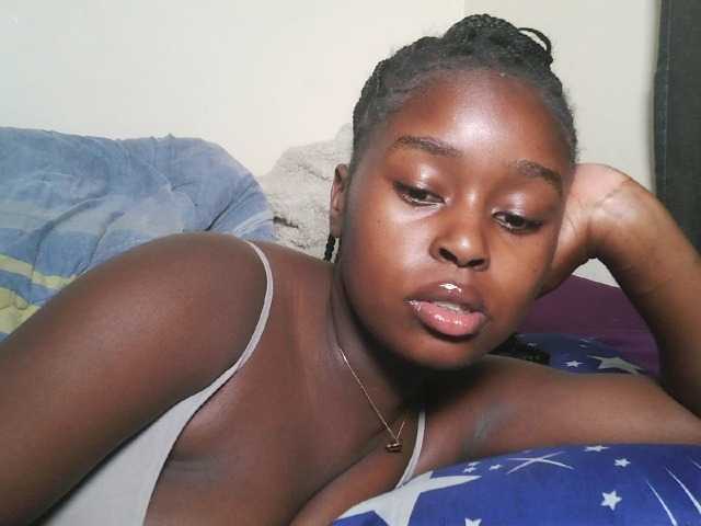 Spiceynelly live cam on BongaCams