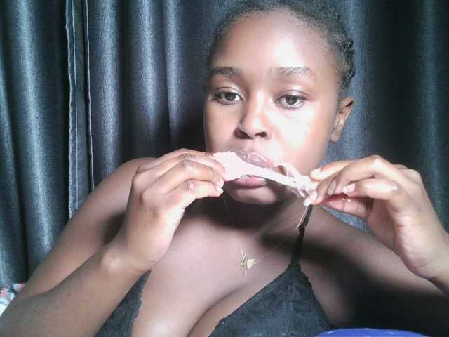 Spiceynelly webcam bongacams model stream image
