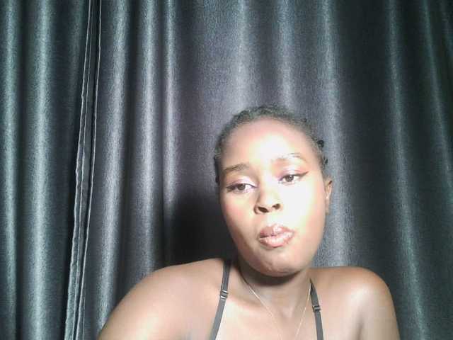 Spiceynelly live webcam show