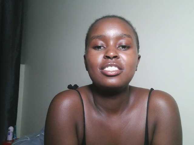 le modèle Spiceynelly est en webcam porno dans un show sur le site bongacams, il possède les tags suivants: Ebony,Brunette,Shaved