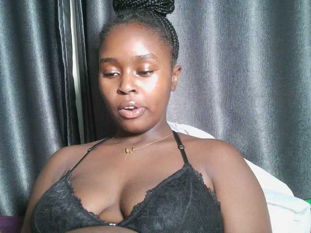 Spiceynelly live cam on BongaCams