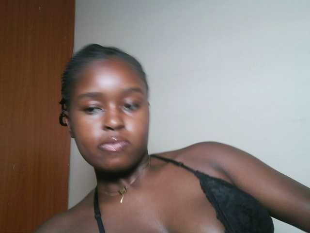 Spiceynelly live cam on BongaCams