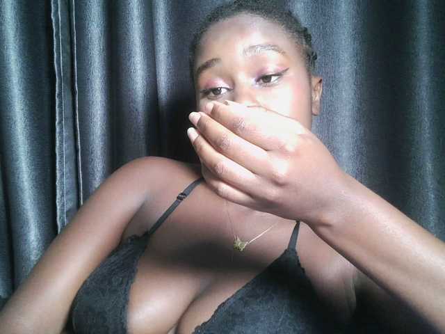 Spiceynelly live webcam show