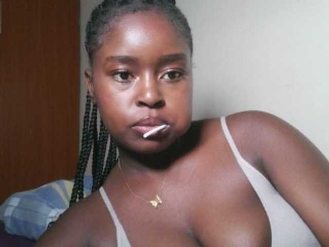 Spiceynelly live cam on BongaCams