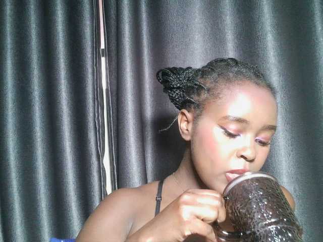 Spiceynelly live webcam show
