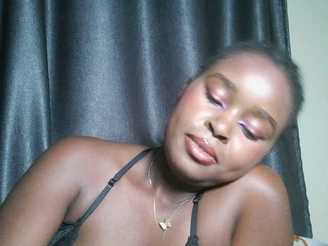 Spiceynelly live webcam show