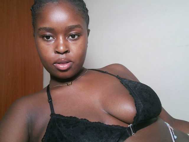 Spiceynelly live cam on BongaCams