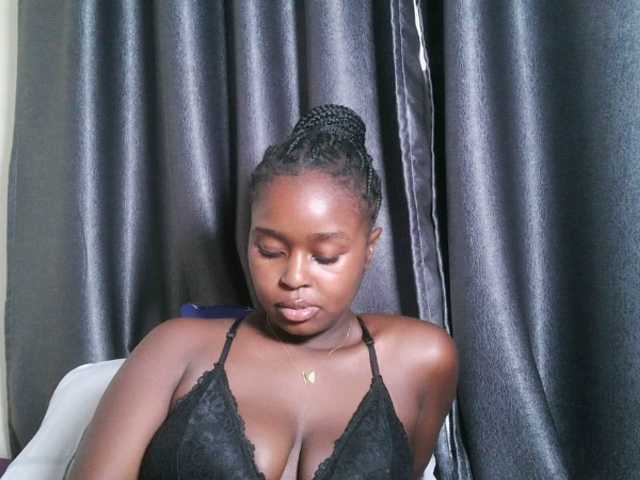 Spiceynelly live webcam show