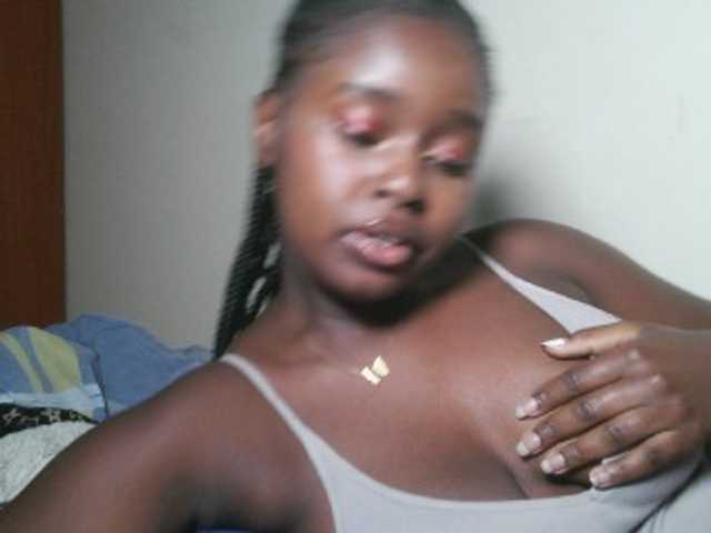 Spiceynelly live cam on BongaCams