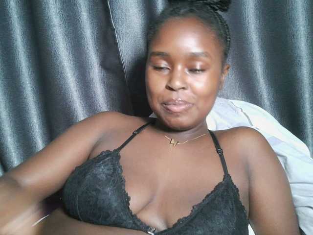 Spiceynelly live webcam show