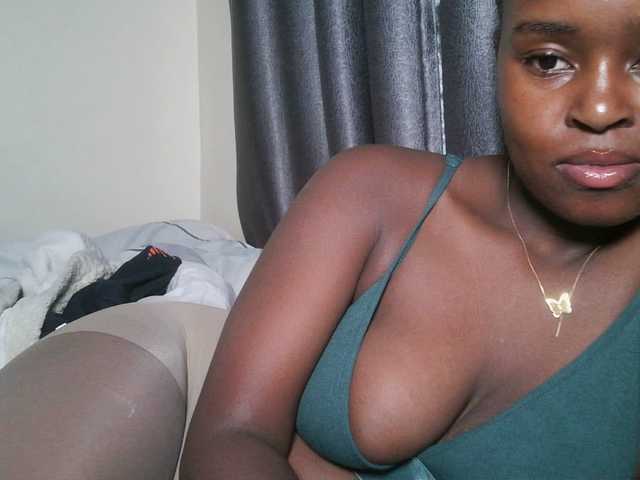 Spiceynelly live cam on BongaCams