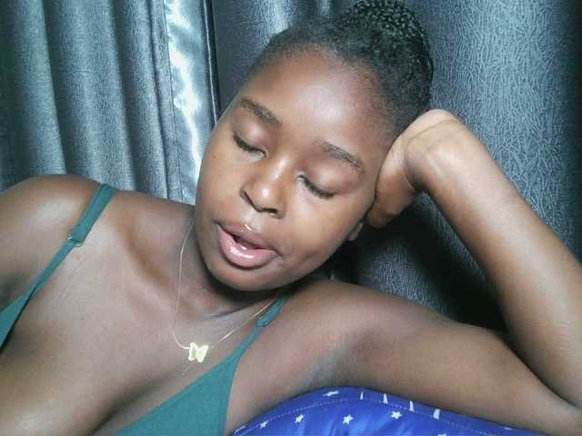Spiceynelly live webcam show