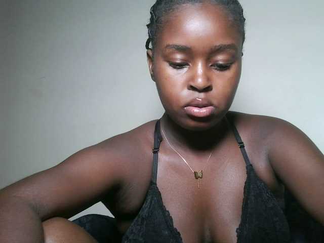 Spiceynelly live cam on BongaCams