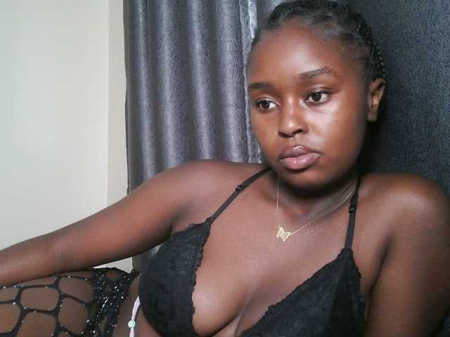 Spiceynelly live cam on BongaCams