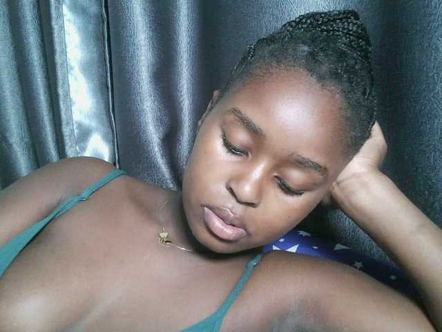 Spiceynelly live webcam show