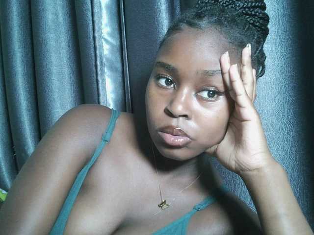 Spiceynelly live webcam show