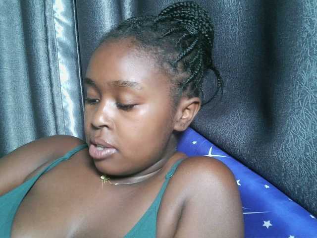Spiceynelly live webcam show