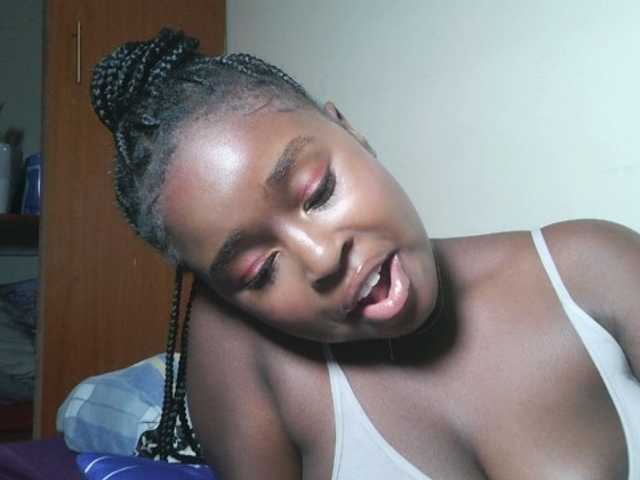 Spiceynelly live cam on BongaCams