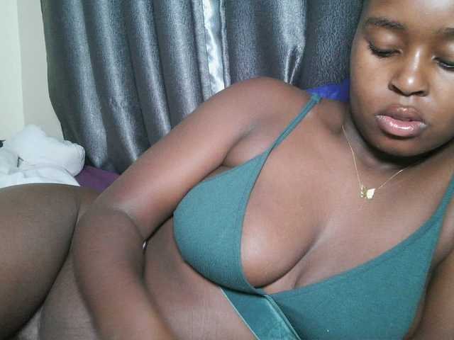 Spiceynelly live cam on BongaCams