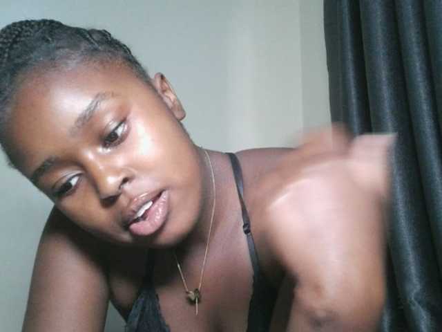 Spiceynelly live cam on BongaCams