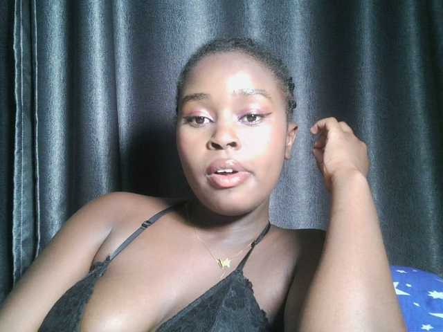 Spiceynelly live webcam show