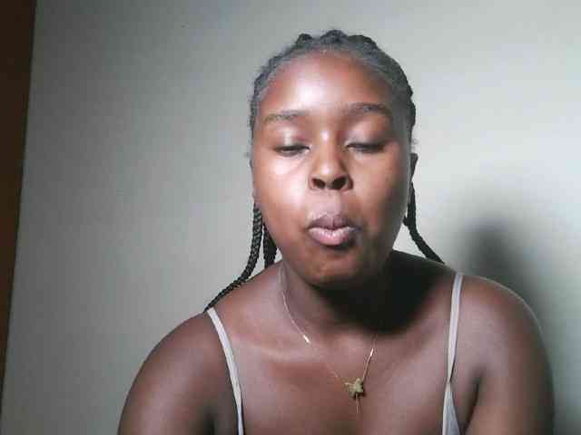 Spiceynelly webcam