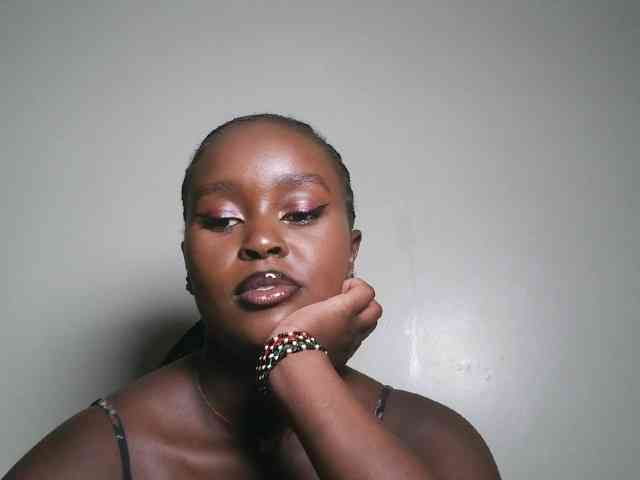 Modella: Spiceynelly