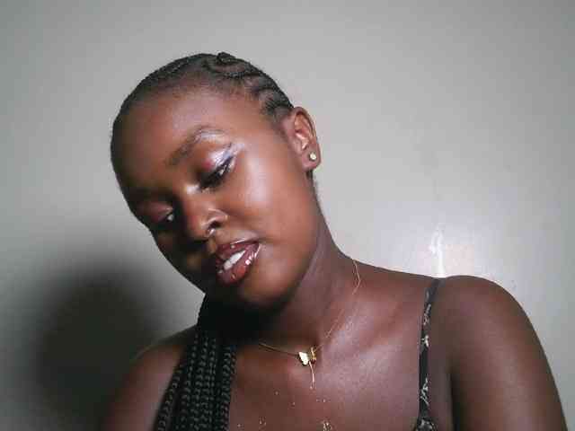 Modella: Spiceynelly