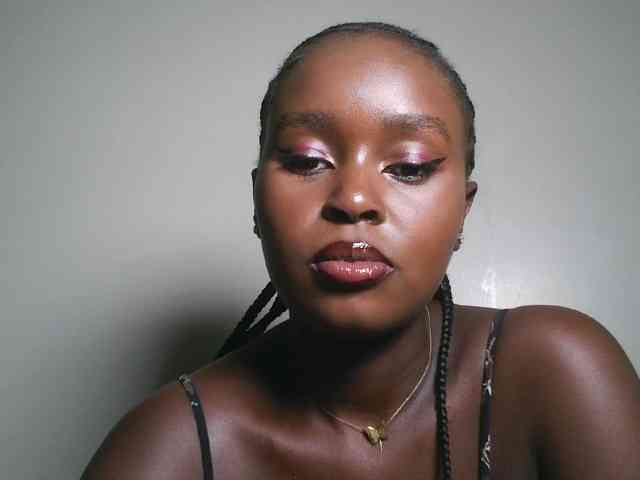 Modella: Spiceynelly