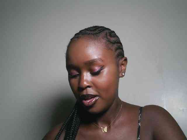 Modella: Spiceynelly