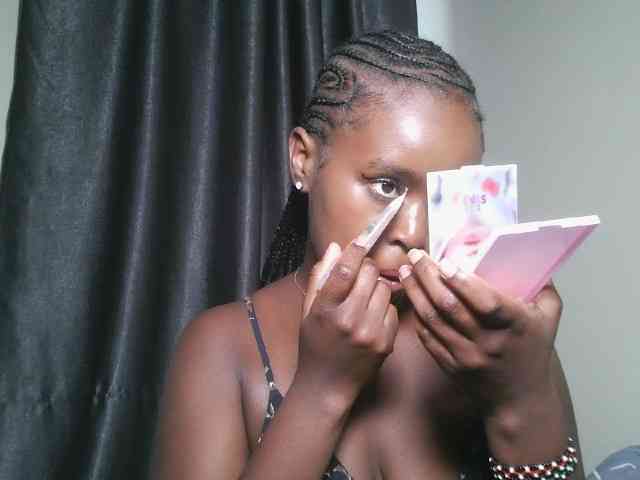 Modella: Spiceynelly