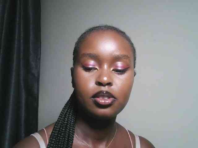 Modella: Spiceynelly