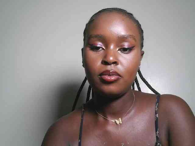 Modella: Spiceynelly