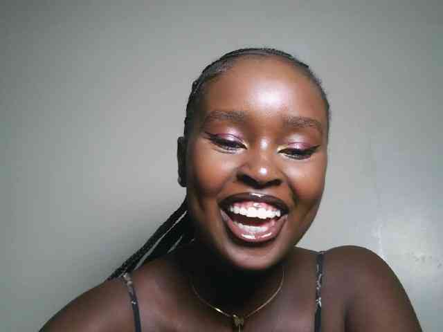 Modella: Spiceynelly