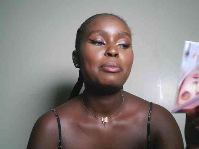 Modella: Spiceynelly