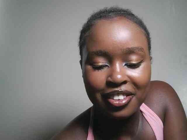 Spiceynelly webcam