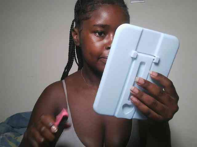 Spiceynelly webcam