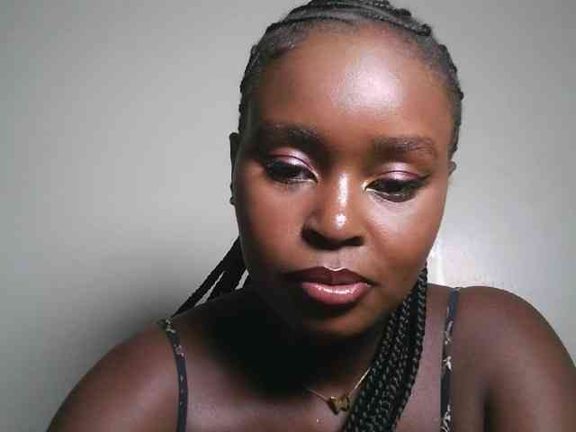 Modella: Spiceynelly