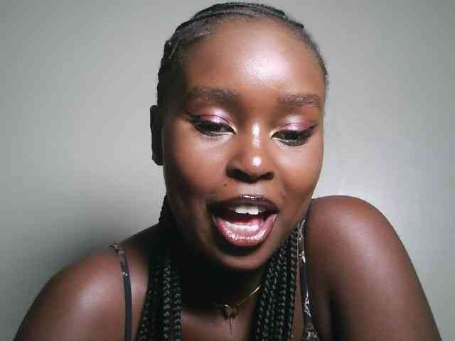 Modella: Spiceynelly