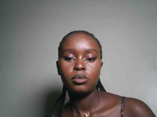 Modella: Spiceynelly