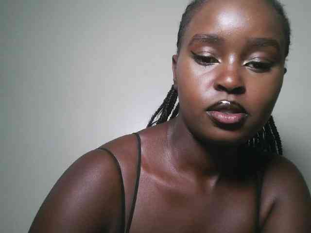 Modella: Spiceynelly