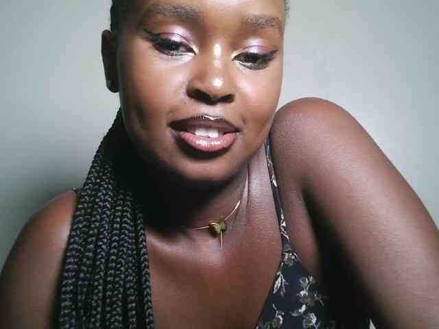 Modella: Spiceynelly