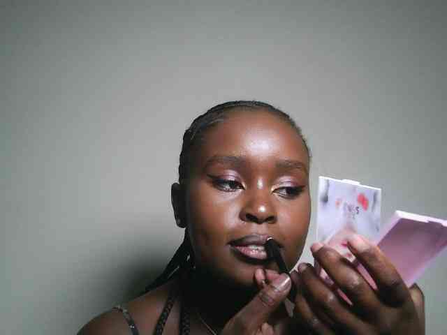 Modella: Spiceynelly