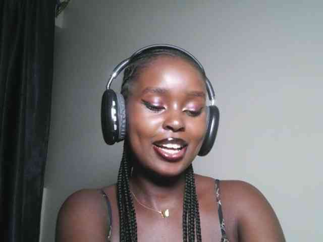 Modella: Spiceynelly