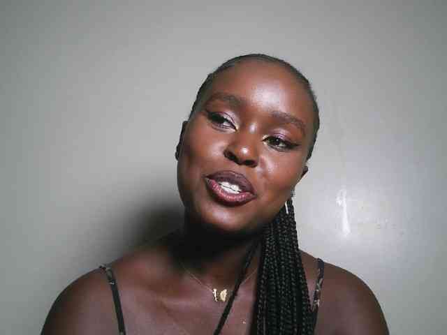 Modella: Spiceynelly