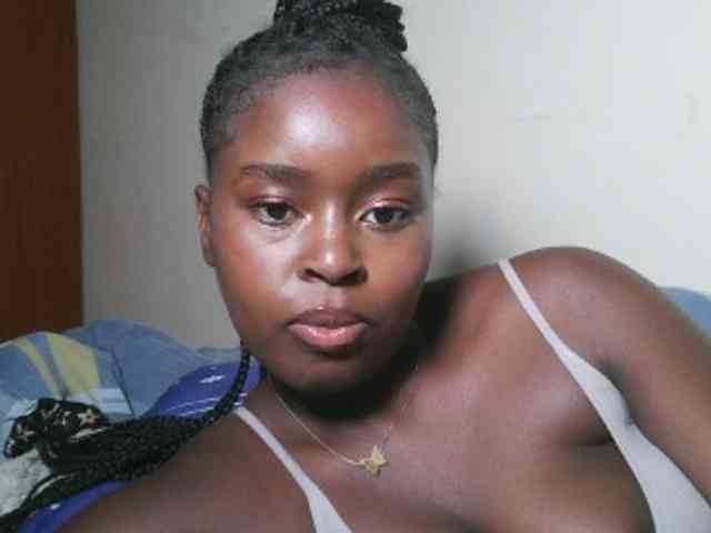 Spiceynelly webcam